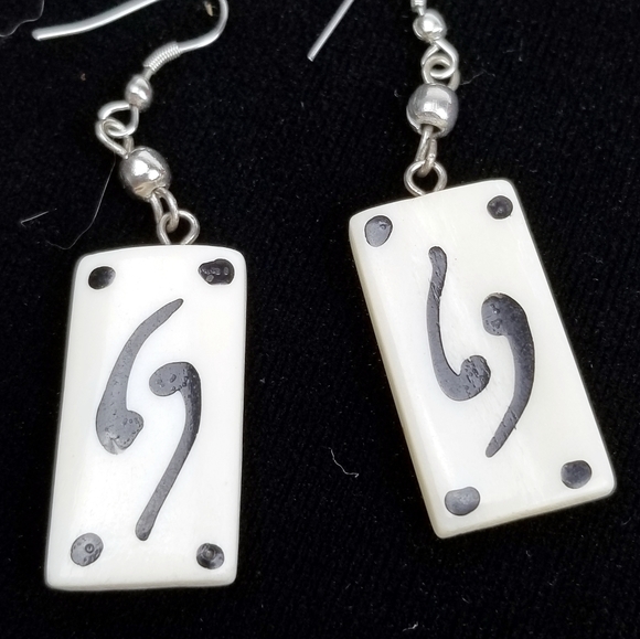 Handpainted Yin & Yang Dangle Earrings EUC - Picture 6 of 8